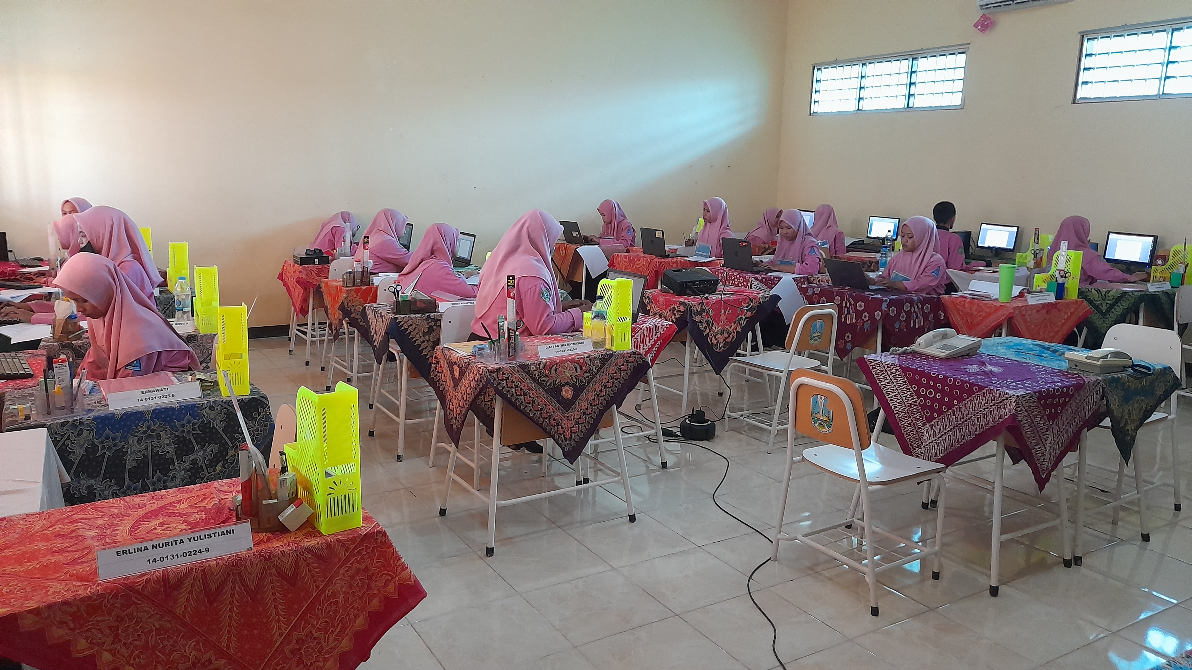 Foto kegiatan administrasi kantor